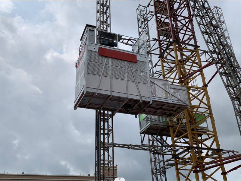 Cargo Hoist with Telescopic Discharging Platform